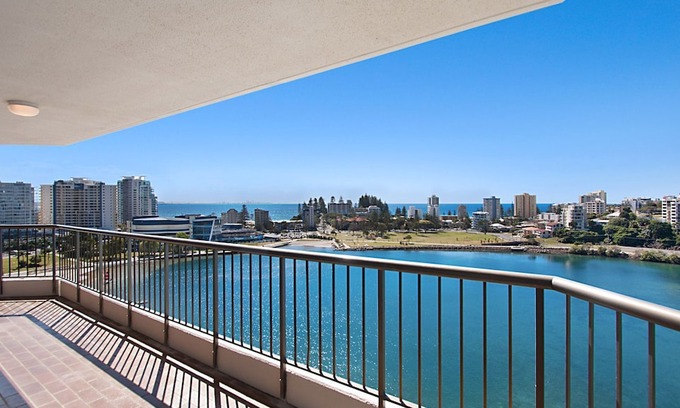 Tweed Heads Apartment | Seascape Unit 1402- Located in Tweed Heads and only a short walk to beaches, shopping, clubs and res