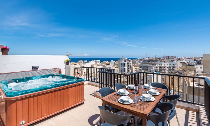 Bugibba Apartment | Seashells Seaview Penthouse With Hottub