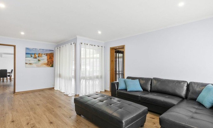Surf Coast House | SEASIDE AT AIREYS - FOXTEL & LINEN *NEW PROPERTY 2019*