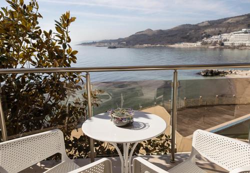 Kavarna Apartment | Seaside Bliss- Elegant 1BD with Stunning View by Flat Mаnager