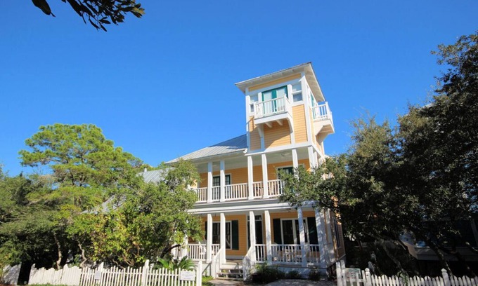 Seaside House | Seaside "Coquina" |3 BR | Sleeps 8 | Steps from 2 pools | Bikes