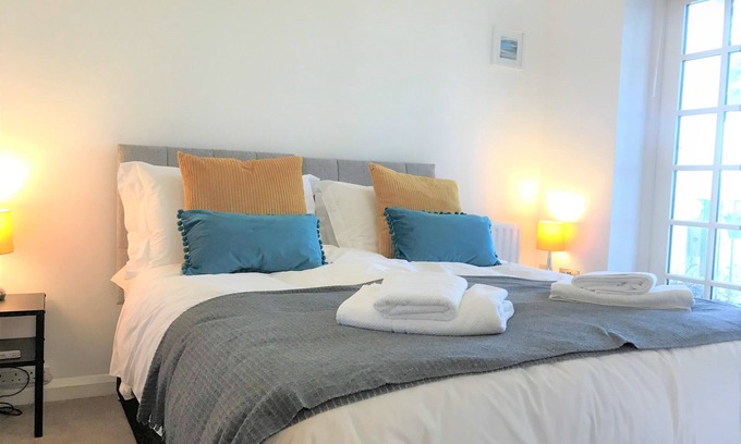 Worthing Cottage | Seaside Cottage with Parking in Central Worthing
