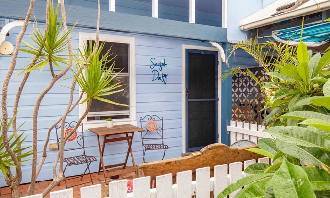 Merewether Cottage | Seaside Daisy The Little Blue Beach Shack