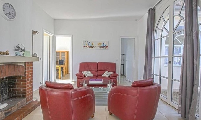 Sainte-Honorine-des-Pertes House | Seaside Escape for Families