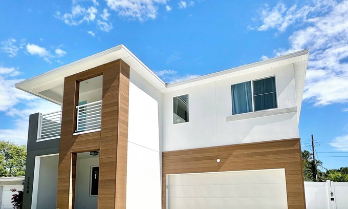 Alta Vista House | Seaside Haven 10min to Siesta Keys - 4BR/2.5BA House