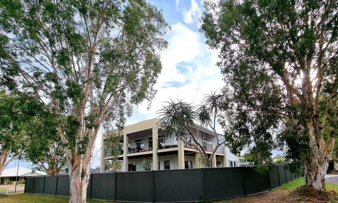 Burrum Heads House | Seaside Home 3BR/2BA Kayaks, Bikes & Pet-Friendly , Wi Fi