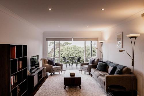 Taroona House | Seaside home with nearby beach access