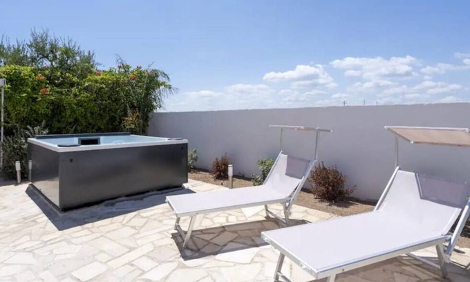 Villanova Villa | [Seaside House] Exclusive Villa with Jacuzzi - Ostuni - 200 meters from the sea