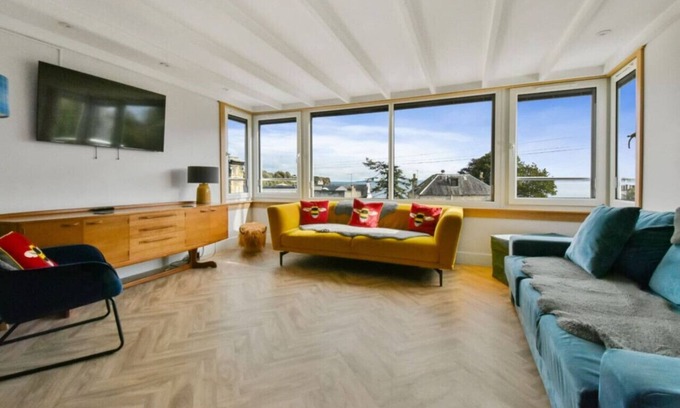 Aberdour House | Seaside Luxury Escape