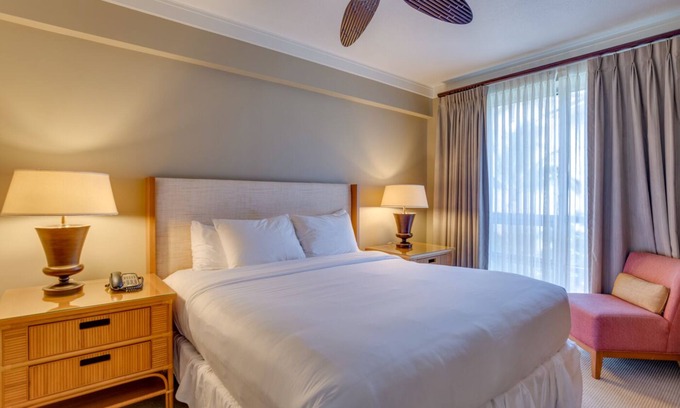Honokowai Hotel | Seaside Luxury: Premier units w/Breathtaking Views and Kitchen. Onsite Pool!