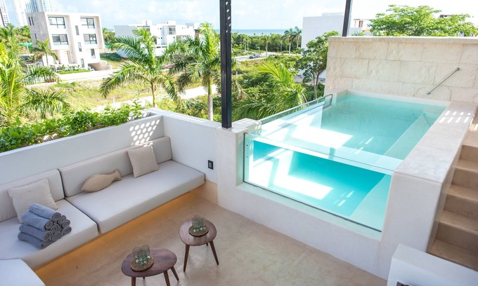 Zona Hotelera House | ⮕ Seaside Oasis Steps Away to Beach w/Private Pool ⬅