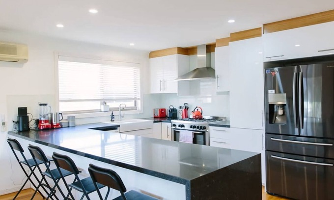 Clifton Springs House | Seaside Serenity Charming House with Ocean Views