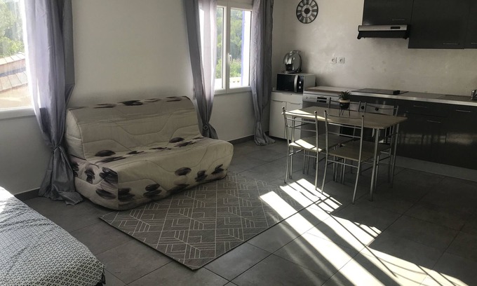 Martigues Apartment | Seaside studio in La Couronne