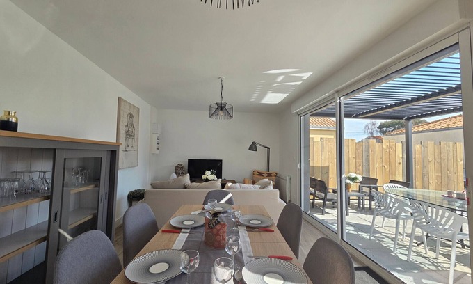 Le Cormier House | Seaside Vacation Home in La Plaine-sur-Mer - 3 Bedrooms, Sleeps 6, Near Beach