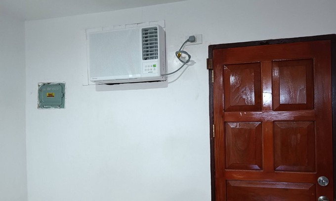 Catangnan Apartment | Seaside view a friendly neighborhood and near in many tourist spot in the island