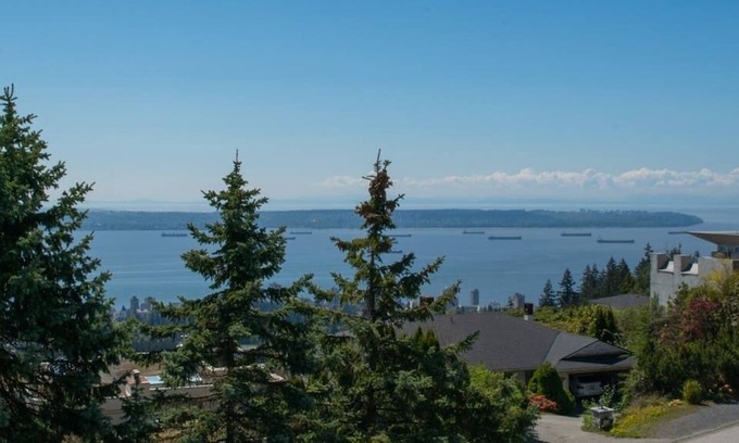 West Vancouver Villa | SeaSky Oceanview Villa Weekly Special - 4BD