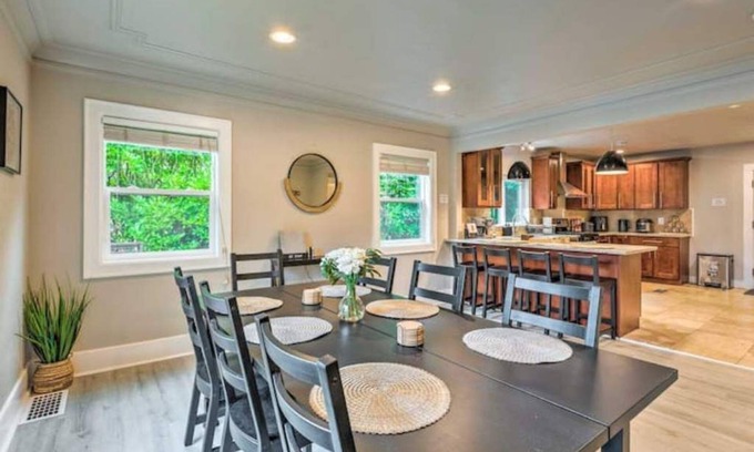 Victory Heights House | Seattle Oasis with a modern touch - Free parking