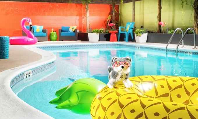 University District Hotel | Seattle Stay w/Welcoming Vibes | Seasonal Outdoor Pool Access, 2 Family Rooms