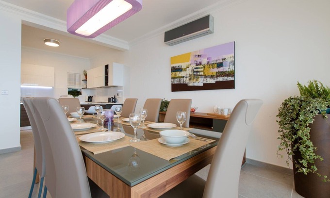 Sliema Apartment | SEAVIEW APT INCL POOL IN SLIEMA