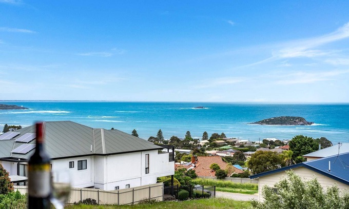 Encounter Bay House | Seaview at the Bay - Wi-Fi and Linen Included