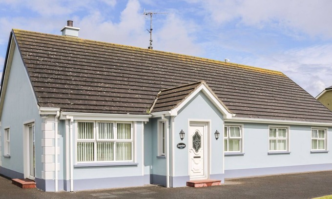 Bundoran House | SEAVIEW, family friendly, with open fire in Bundoran, County Donegal