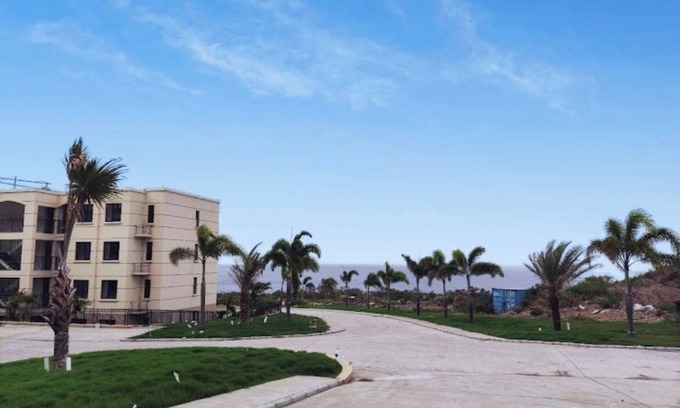 Challengers Hotel | Seaview Garden -Caribbean Light Vila