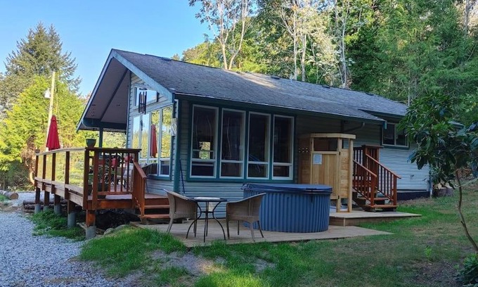 West Sechelt House | SeaView Getaway - minutes from the Beach