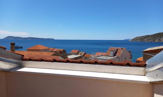 Komiza Apartment | Seaview Suites Ondina