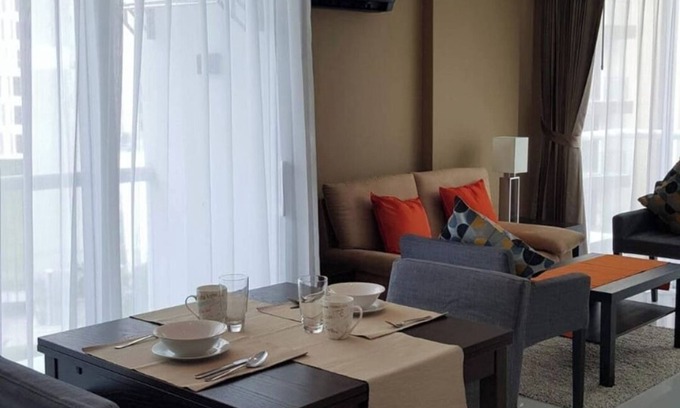 North Pattaya Apartment | Seaview, top floor apartment, close to the beach. Fully furnished.