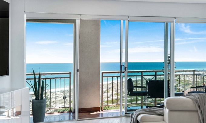 Scarborough Apartment | Seaviews and Sophistication!