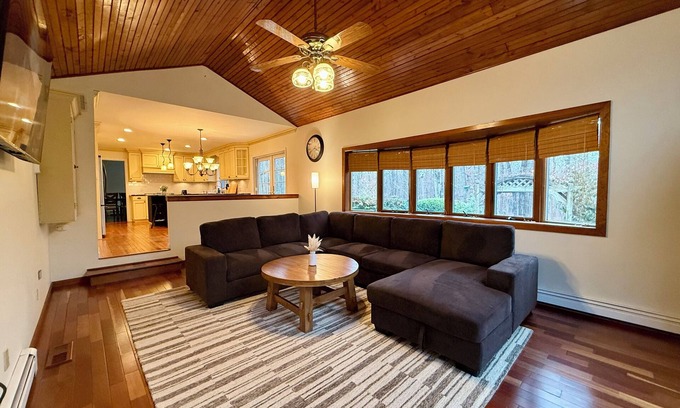 Galloway House | Secluded 3-Acre Retreat – Private King Suite, Full Kitchen, Near Atlantic City!