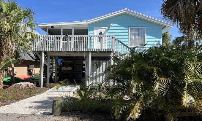 Placida Cottage | Secluded Beach House, steps to Sandy Beach on LGI with a shared dock!🏖️🎣