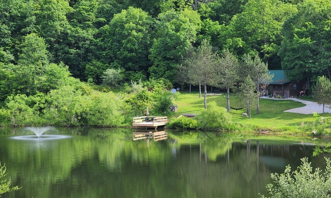 Carbon Hill Cabin | Secluded Cabin near Hocking Hills with Stocked Pond/ Hot Tub on 40 acres
