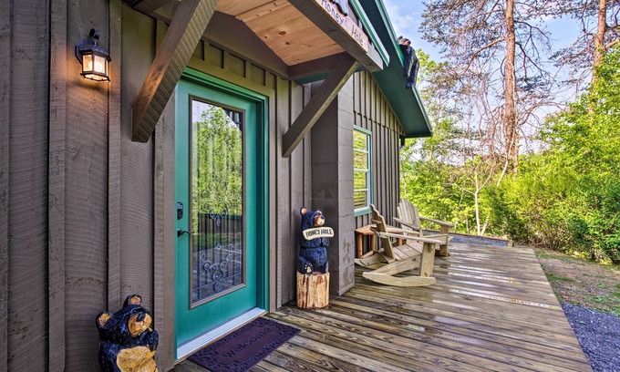 Pigeon Forge Cabin | Secluded Cabin w/Hot Tub, 3 Mi to Pigeon Forge!