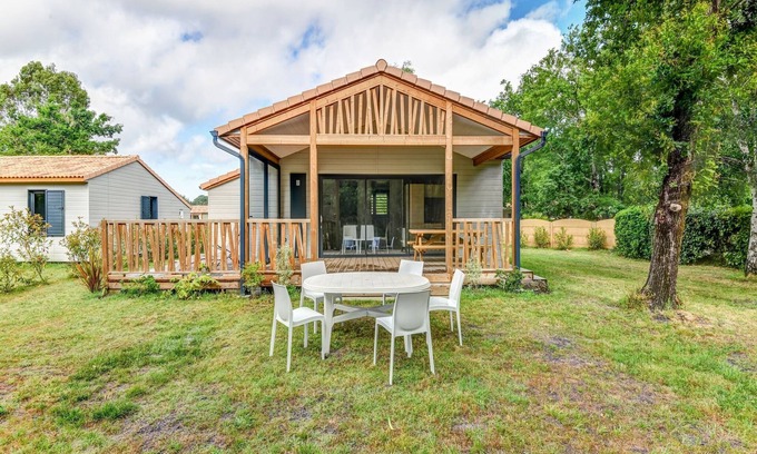 Hourtin Ski Chalet | Secluded Chalet in Hourtin with Swimming Pool