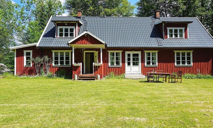 Roke House | Secluded Greenery Retreat-By Traum