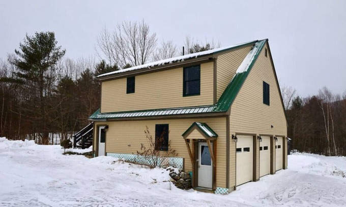 West Paris Apartment | Secluded Guest House