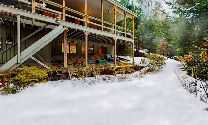 Brownsville House | Secluded home w/covered porch and alpine views, near ski resorts, w/foosball