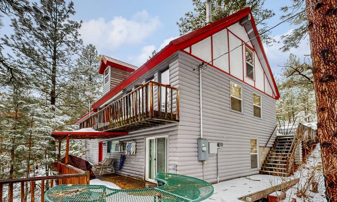 Cascade House | Secluded lake view home with private beach access & game room