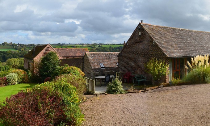 Billingsley Apartment | Secluded Loft Studio in an area of natural beauty.