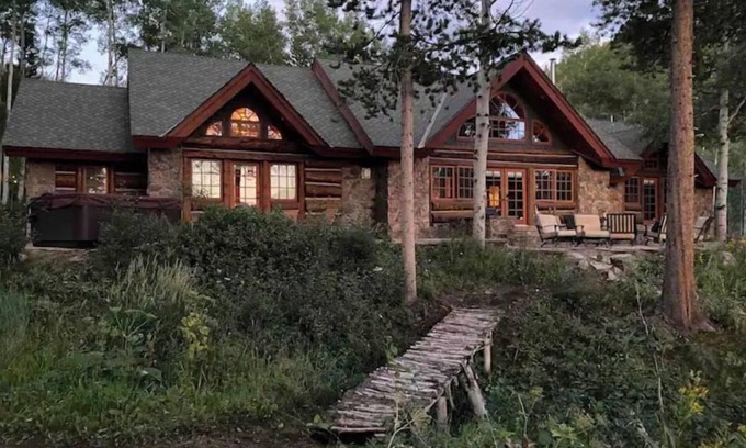 Granby Cabin | Secluded log cabin along serene Hurd Creek ♥