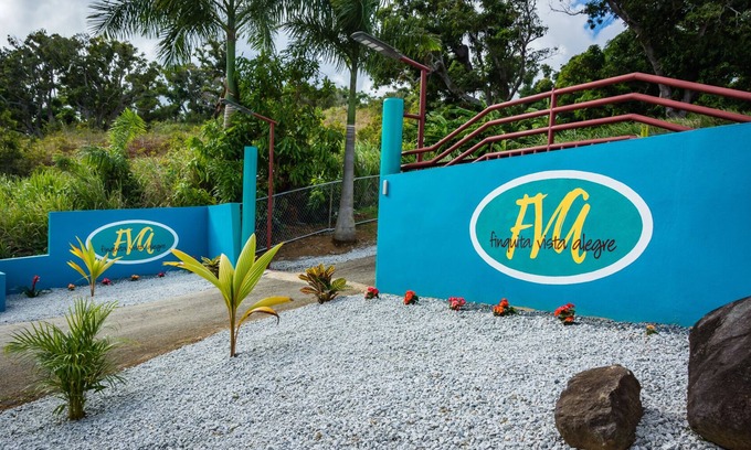 Chupacallos House | Secluded OCEAN VIEW 2 bed 2 bath Home, convenient to Ceiba Ferry. King and Queen