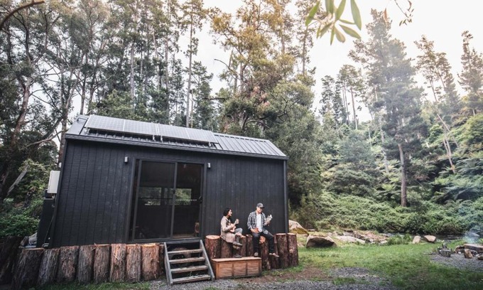 Hiawatha House | Secluded Off-Grid Cabin Tucked into the Bush - Anant