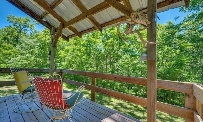 Booneville Cabin | Secluded St Charles Cabin w/Gas Grill + Fire Pit!