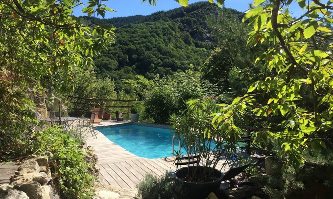 Juvinas House | Secluded stone house on the banks of a stream with swimming pool