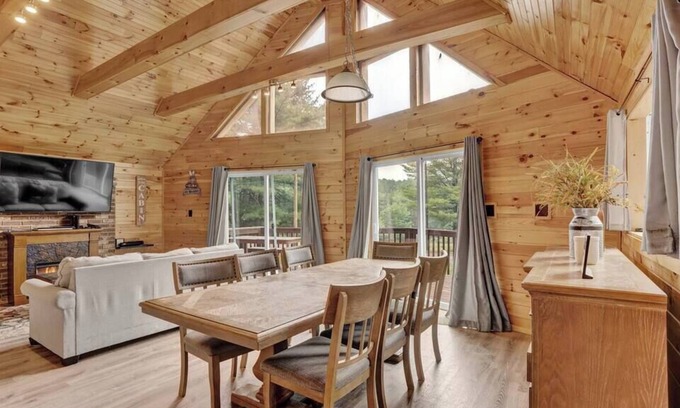 White Haven Cabin | Secluded Stream Front Log Cabin | HotTub | FirePit