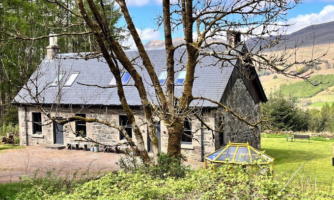 Killin Cottage | Secluded traditional and stylish detached cottage set in a National Park
