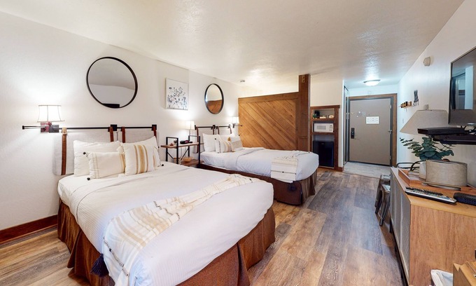 Truckee Apartment | Second Floor Ski-in/Ski-Out Studio with Shared Hot Tub & Pool, WiFi, & Mtn. View