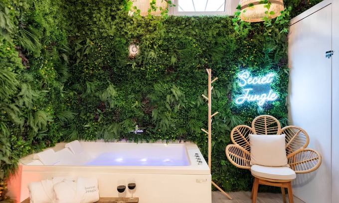 Chartrons Apartment | Secret Jungle, romantic suite balnéo & home cinema