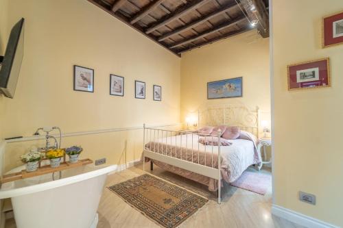 Roman Ghetto Apartment | Secret Luxury Retreat in the Heart of the Ghetto by Houseeds
